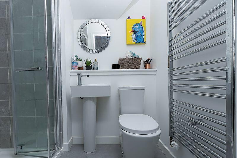 Bedroom Two En Suite Shower