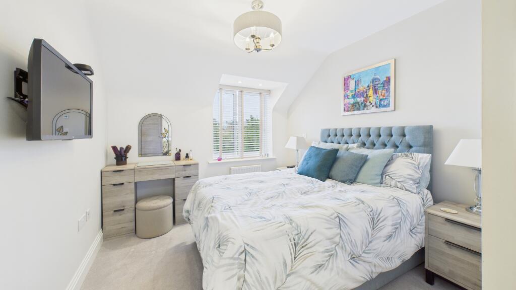 CAM04968G0-PR0062-STILL001