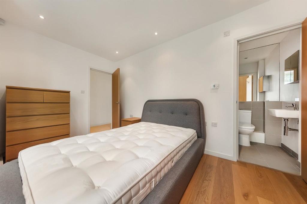 Bedroom (2).jpg