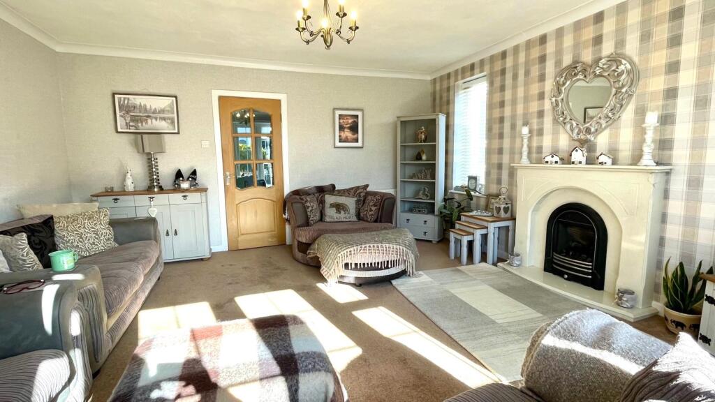 dulas close 10 new lounge pic 2.jpg