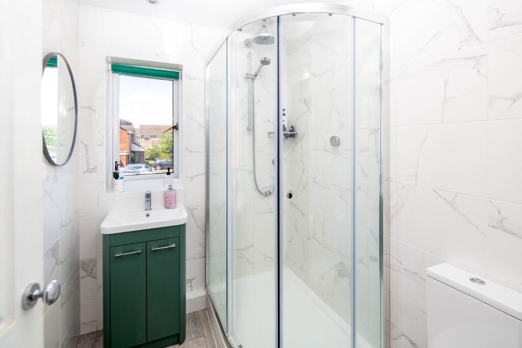 En-Suite to Bed One