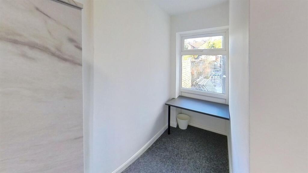 Room 2 - desk area .jpeg