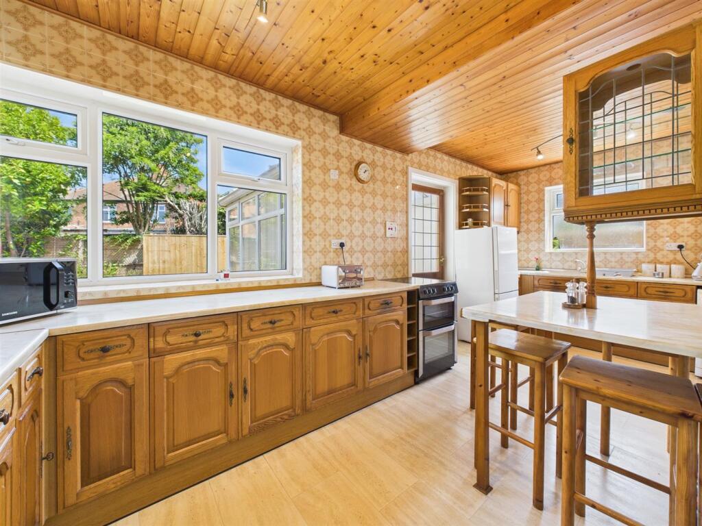 Kitchen: