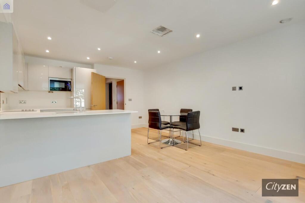 RECEPTION ROOM/KITCHEN