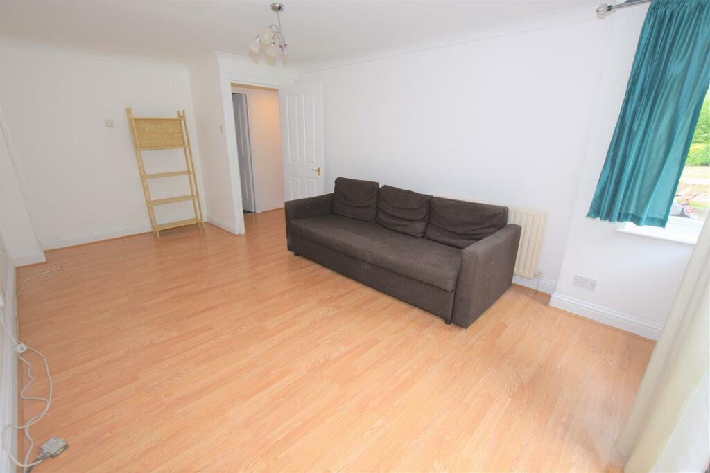 Living Room 2.jpg