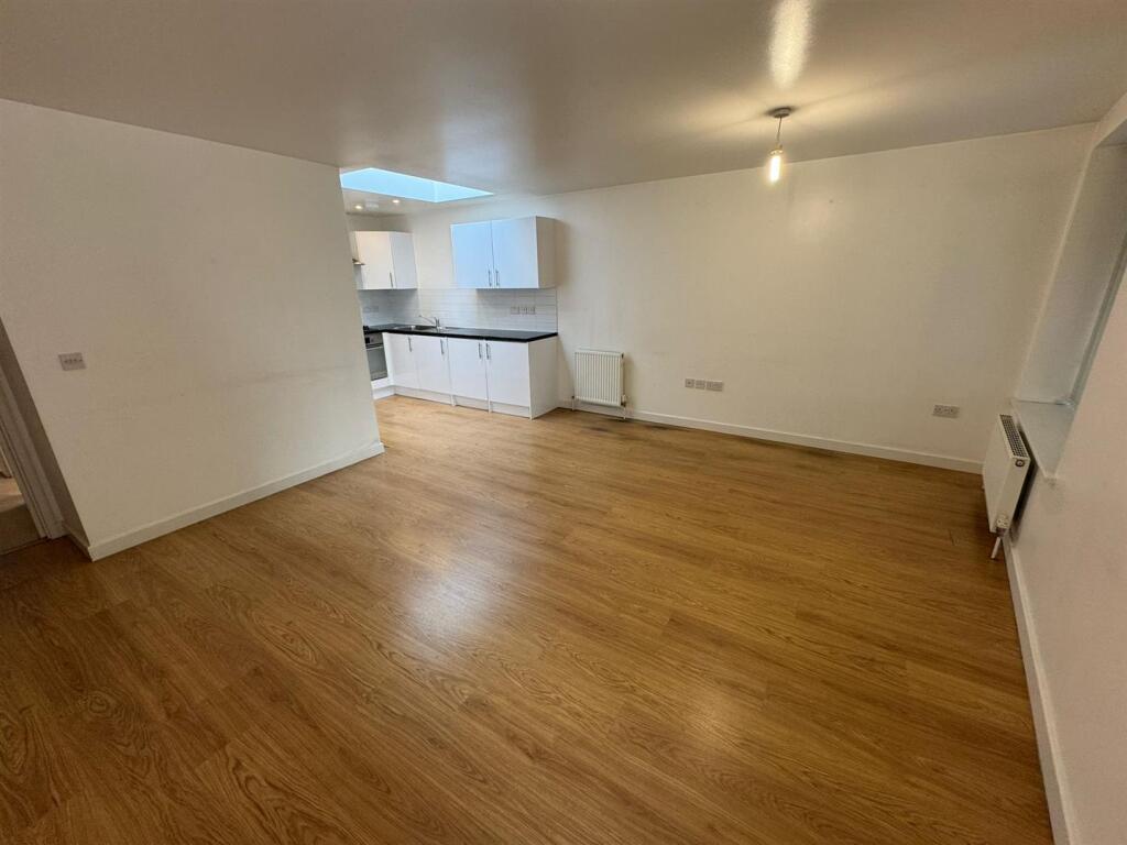 WhatsApp Image 2025-10-02 at 09.08.40_7df08791.jpg