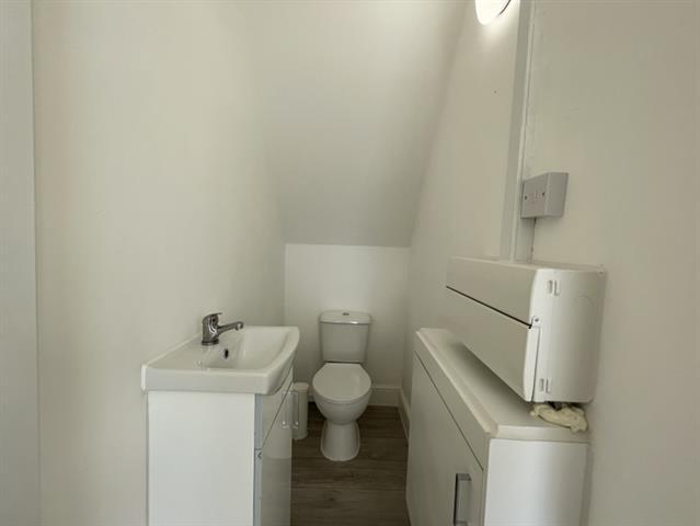 Cloakroom/wc