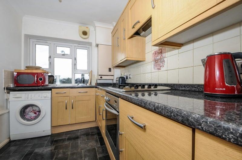 T1hTyWMrfUGBPXfv9W5Z8Q flatford kitchen.jpg