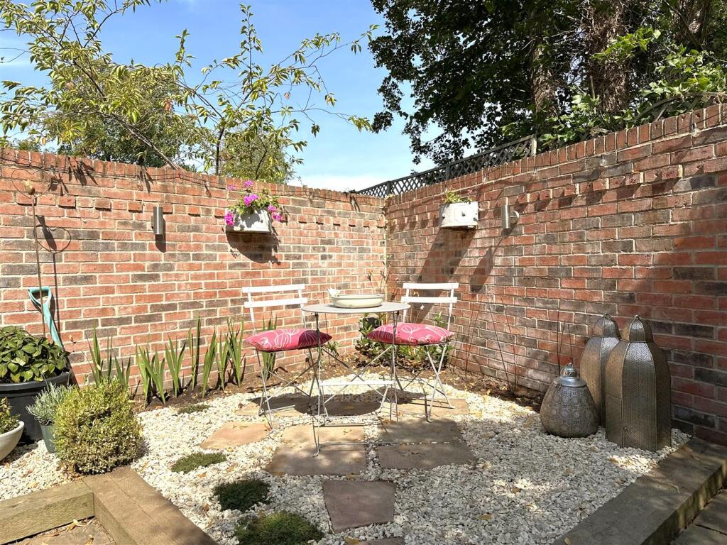 Secluded Seating Area 207