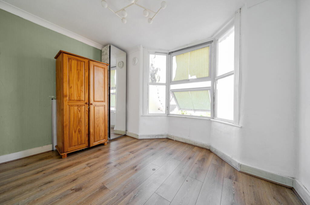 1298704-8-682b6a0...