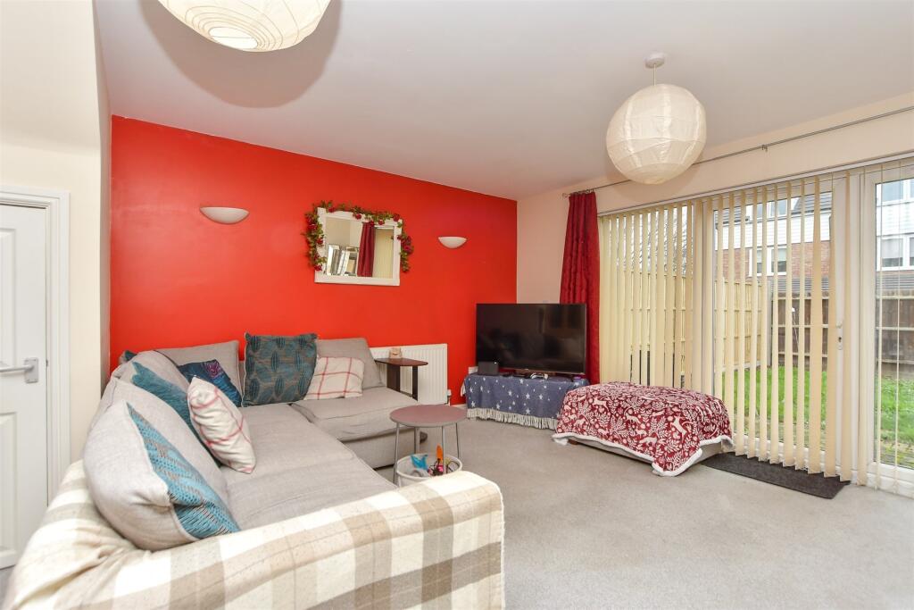 Lounge/Dining Area