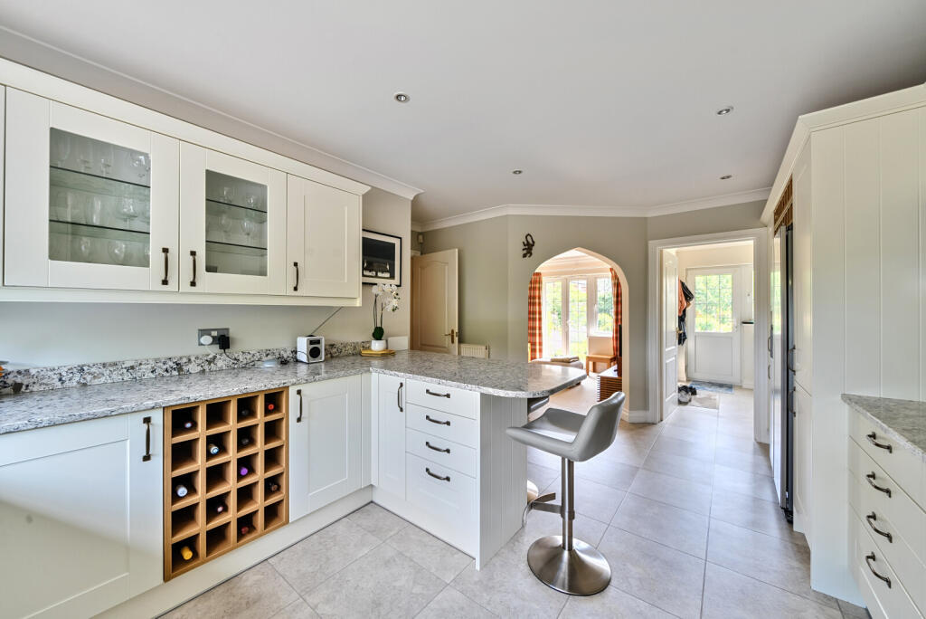 1290281-13-683d88...