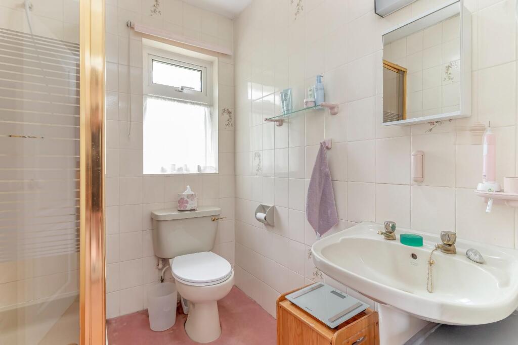 Master Bedroom Ensuite.jpg