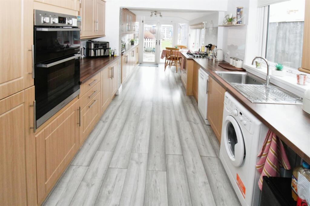 Fitted  Breakfast Kitchen/Day Room