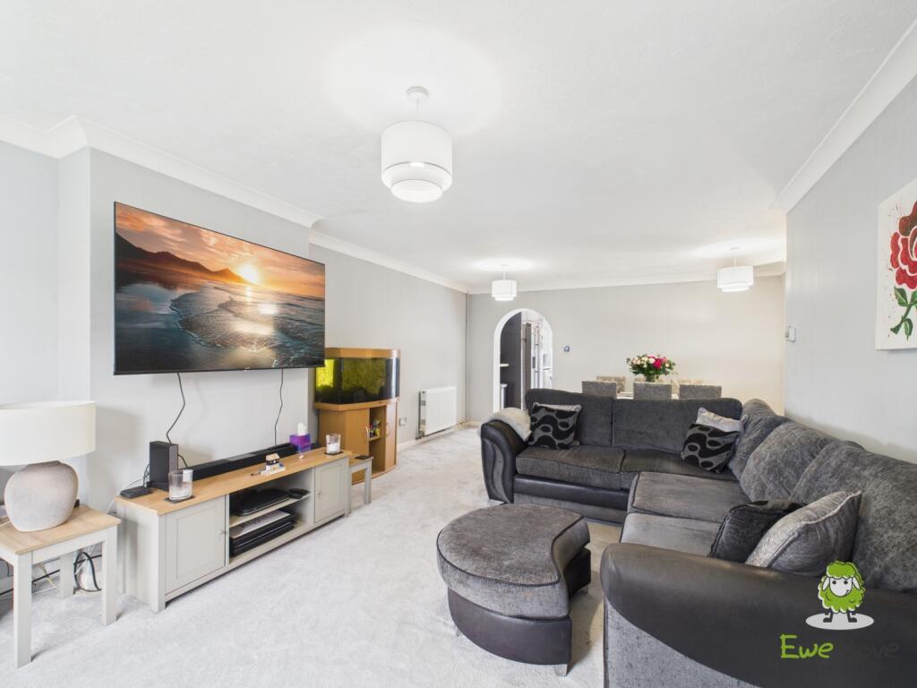 EweMove Estate Agents Basingstoke - Lea Close - Lo