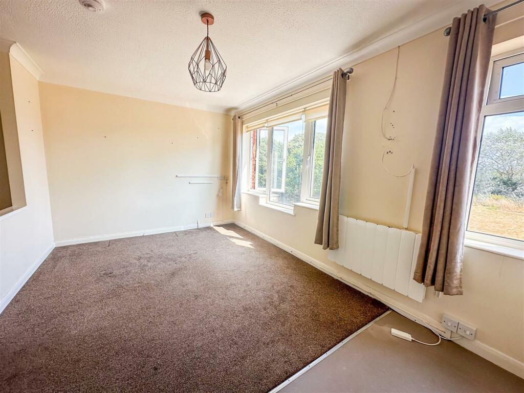 LOUNGE AREA VIEW