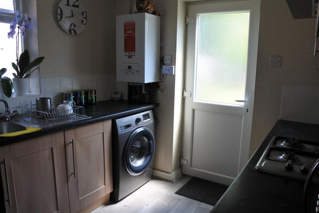 Kitchen 1.JPG