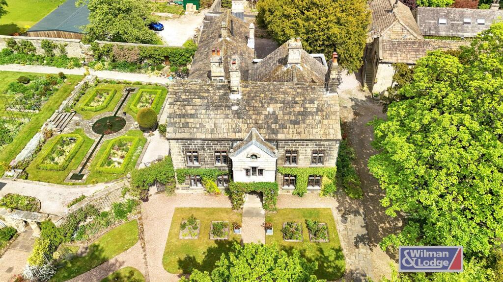 Four Double Bed Character Property in Steeton (47)