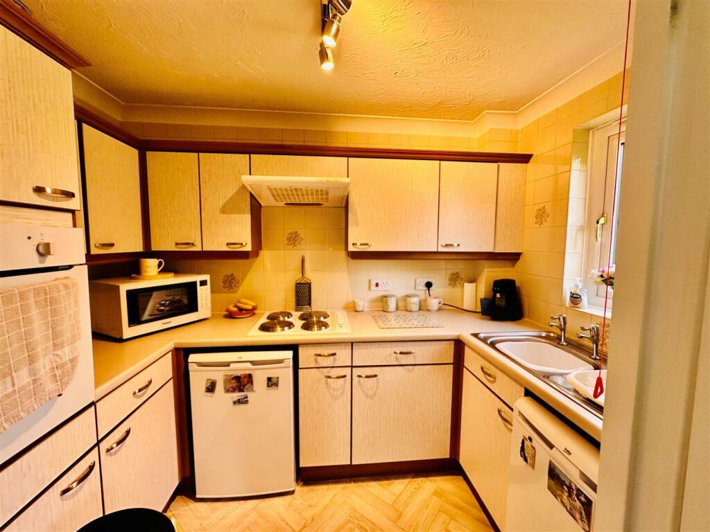 kitchen 2.jpg