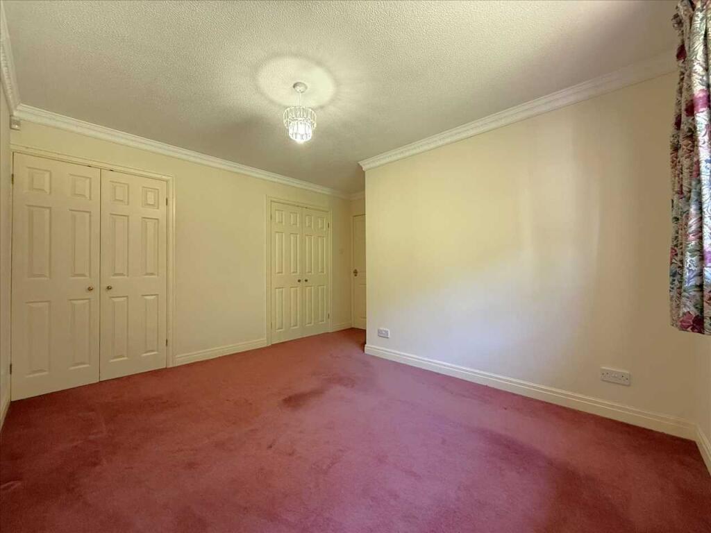 Bedroom (rear)