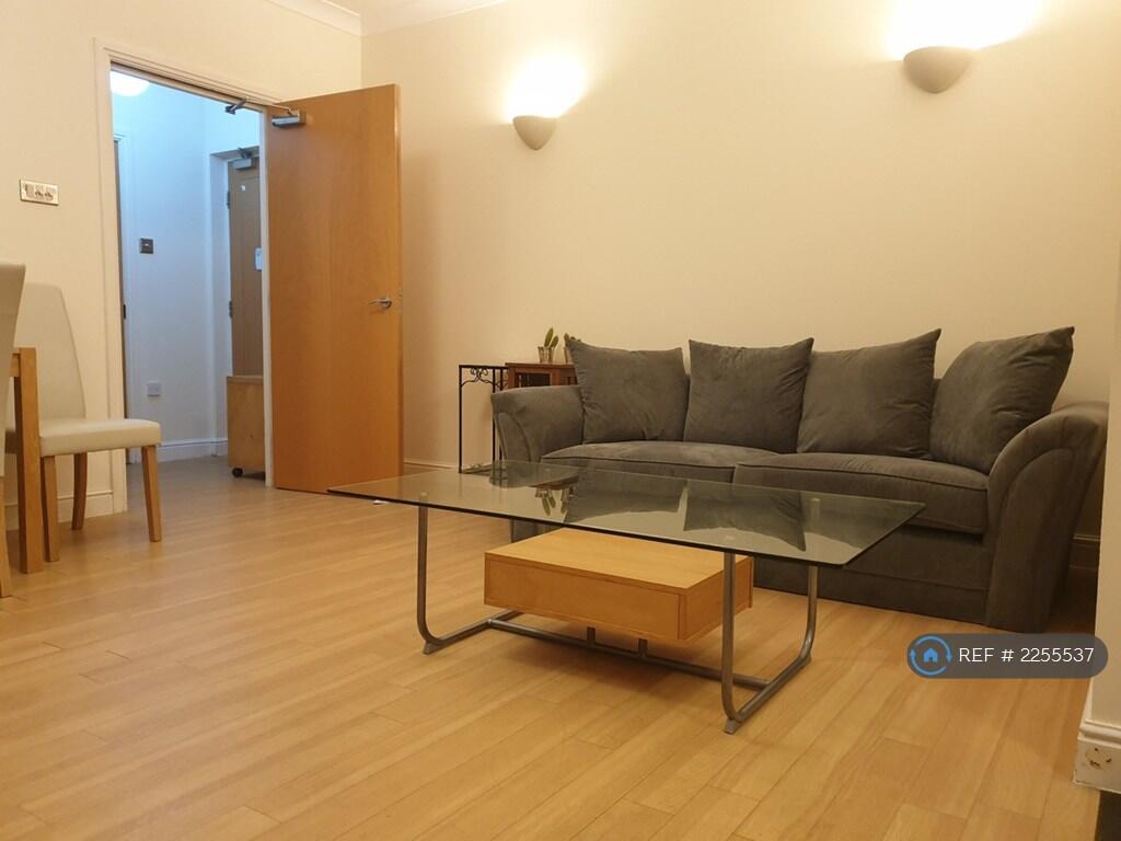 Lounge 3