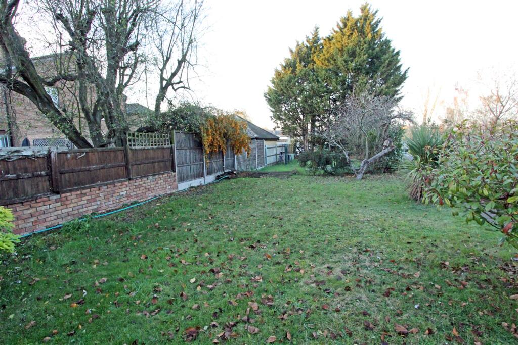 IMG_6805 front garden.jpg