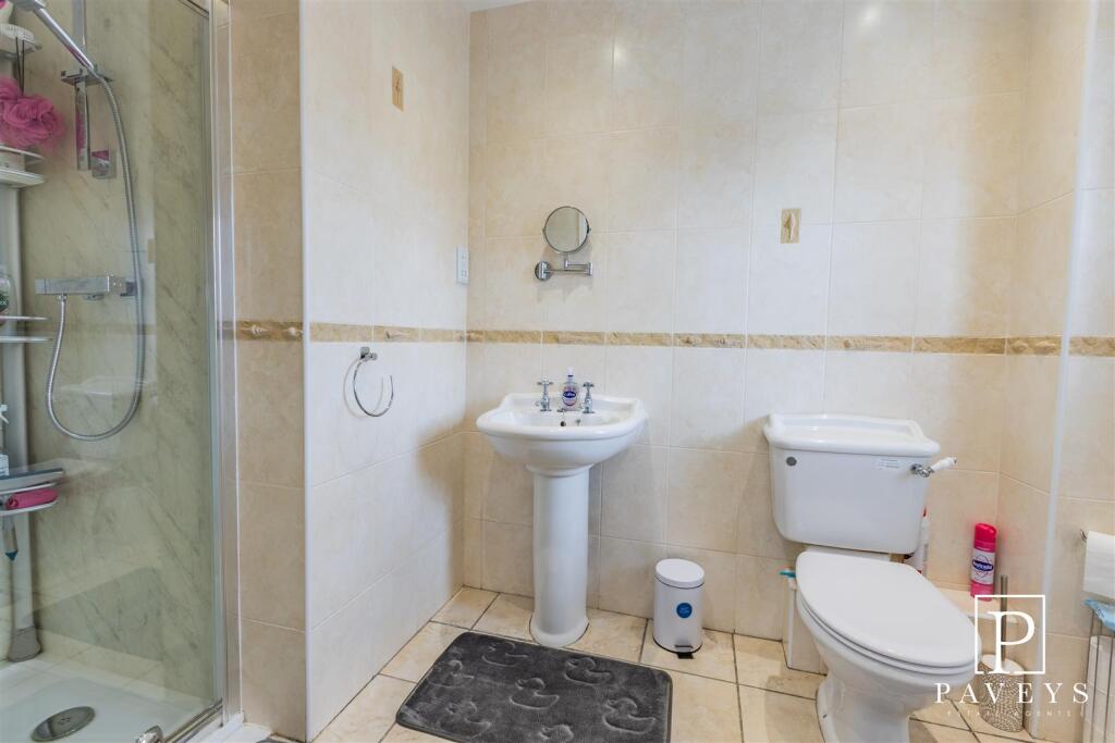 EN-SUITE TO MASTER BEDROOM