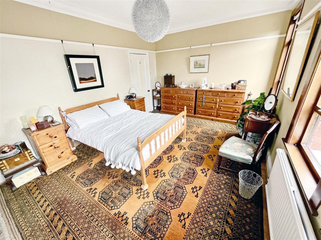 Bedroom 1 Aspect 2.jpg