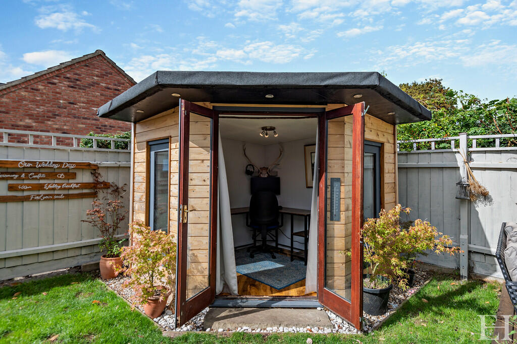 8619074-exteriorW...