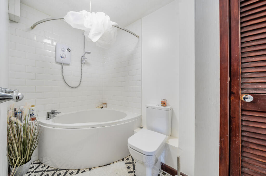 1296094-7-6830ac3...