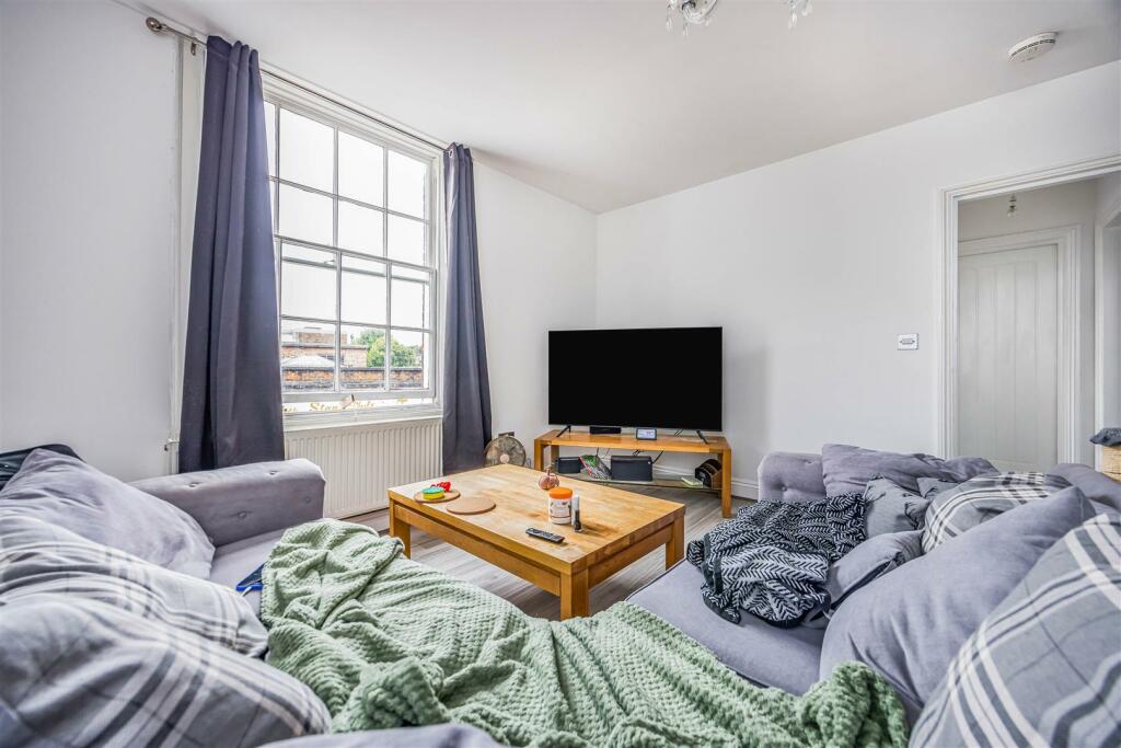 Flat 2, 21, Elmore Court, East Street, Havant-Smal