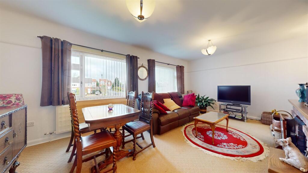LIVING/DINING ROOM