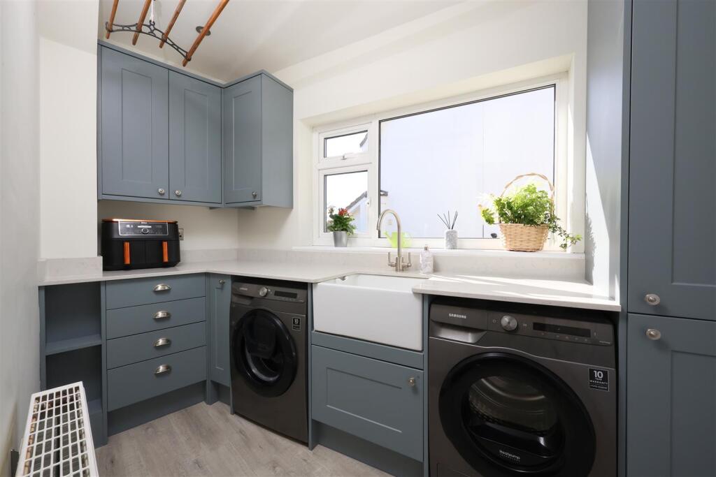 16 Silbury Rise 1.JPG