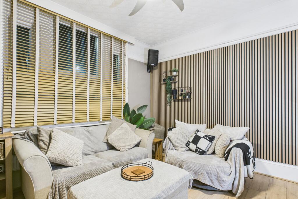 EweMove Spalding - Pinchbeck Rd - Living Room