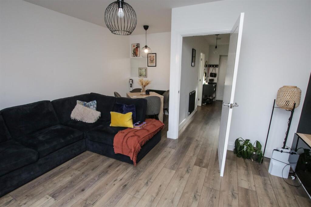 OPEN PLAN LIVING &amp; DINING ROOM