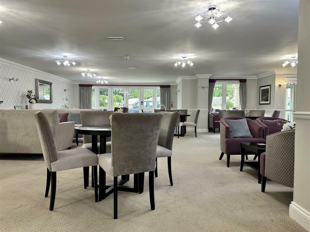 Communal Lounge and Kitchen