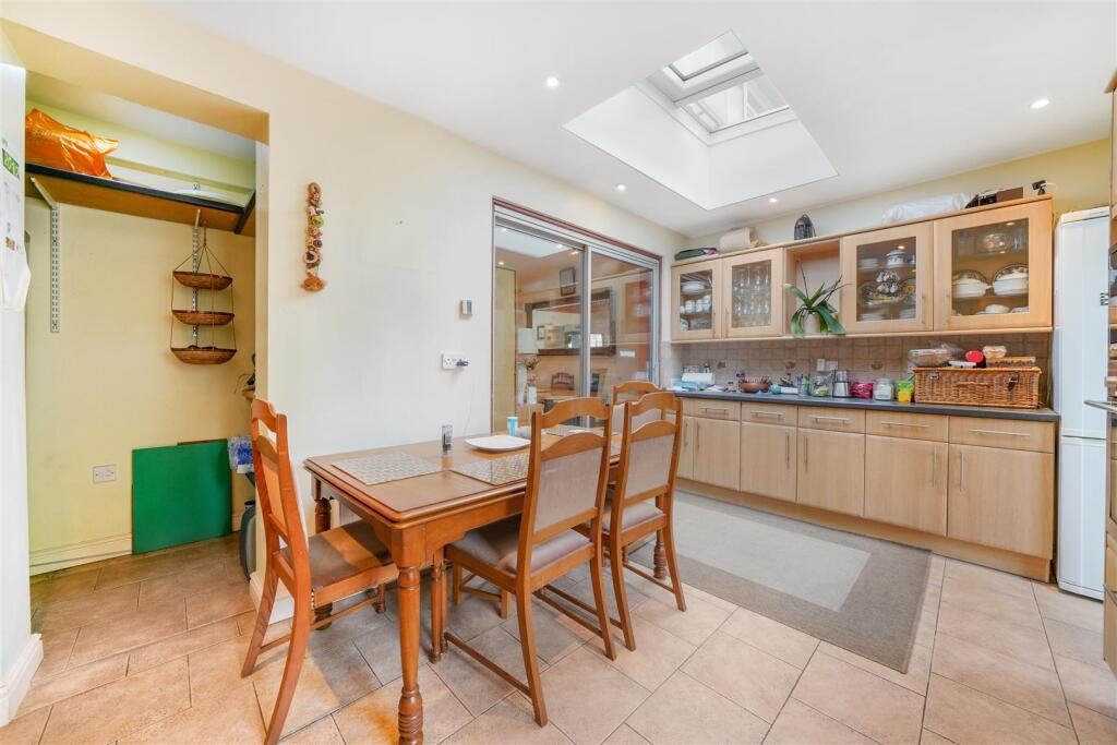 5 Conisborough Crescent - 7uUhOxaMIa363H4go2Mu.jpg