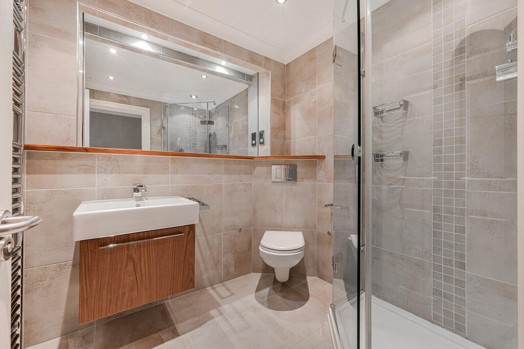 WONHAM PLACE, 8 (...