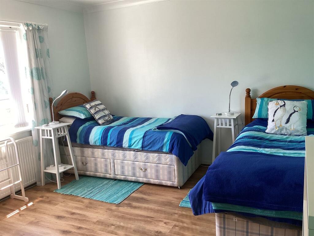 bed 2.jpg