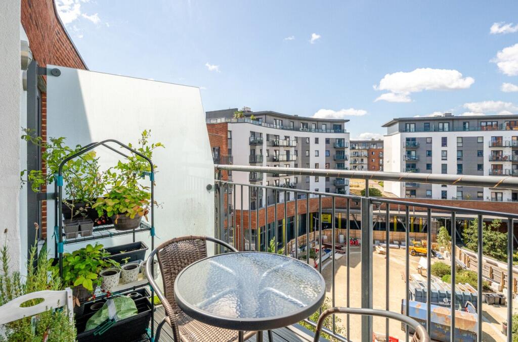 1318276-4-686bb7e...