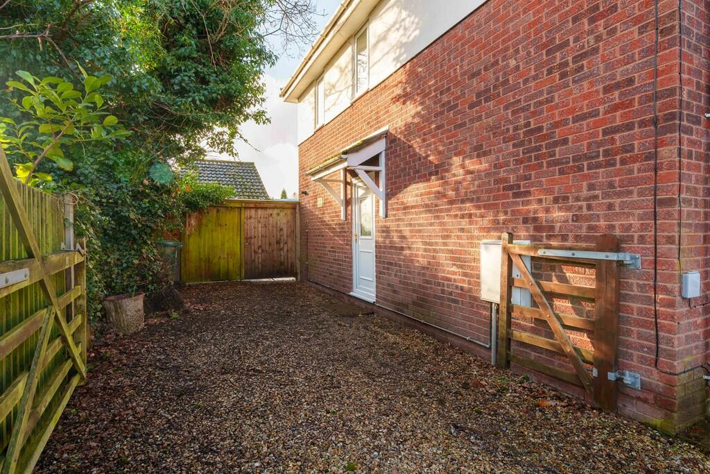 1 Wayside Court, ...