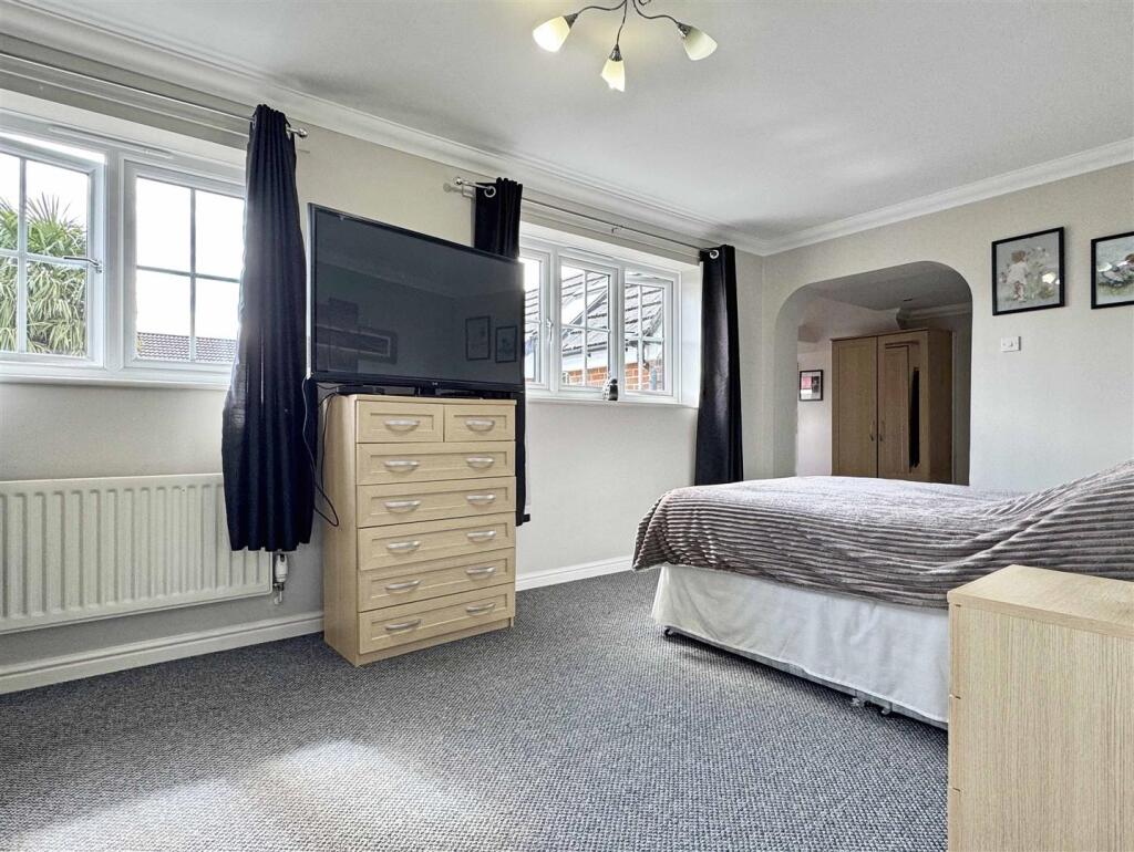 Master Bedroom.jpg