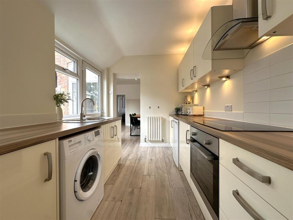Contemporary Kitchen 389