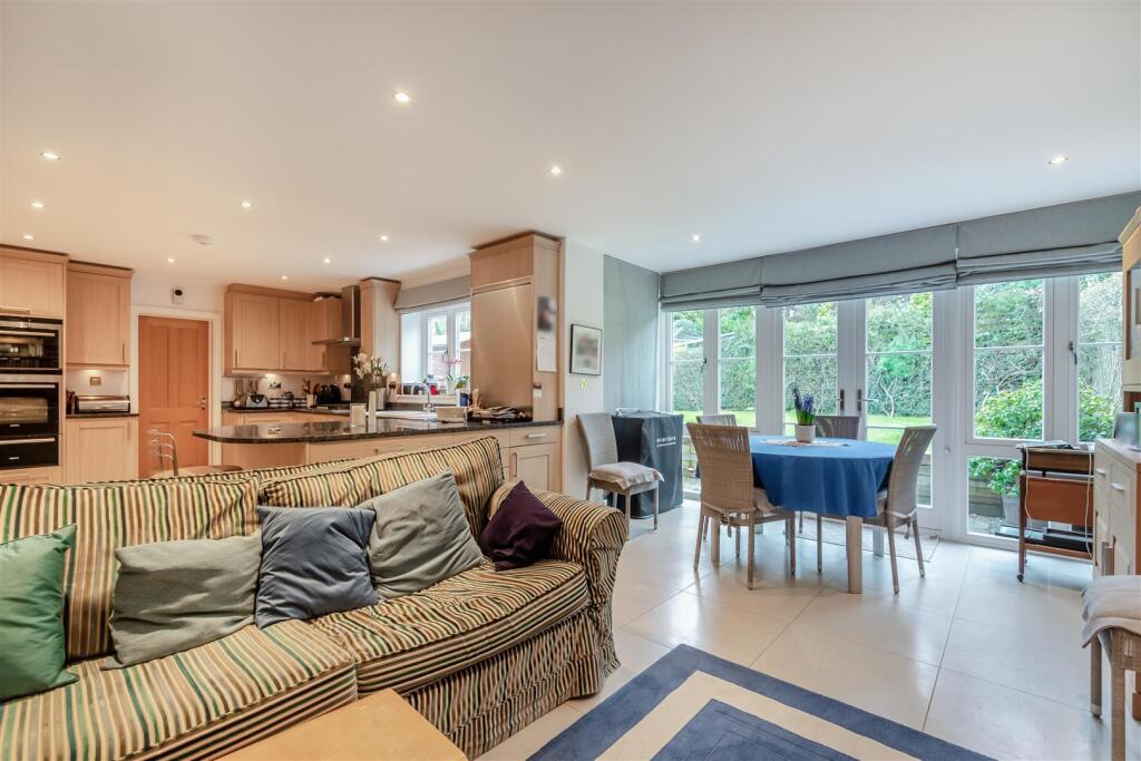 8544908-interior21.jpg