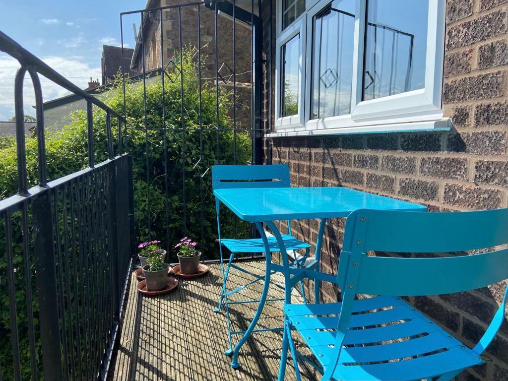 Balcony (off the kitchen)