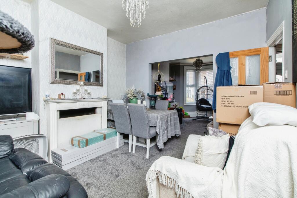 Lounge/Dining Room