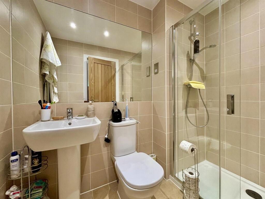 En-Suite Bathroom