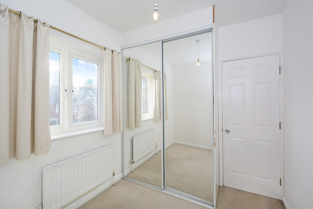 15 Hardy Close(19...