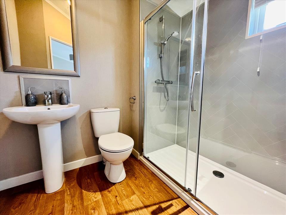 EN SUITE
