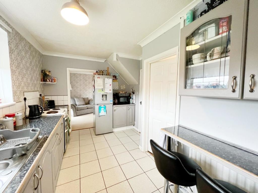 Kitchen pic 2.jpg